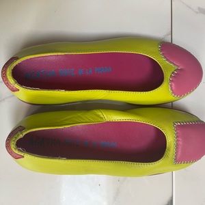 Agatha Ruiz de la Prada green shoes with fuchsia patches  European size 31